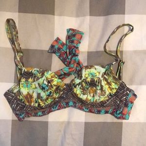 NWOT Maaji reversible bikini top size small!